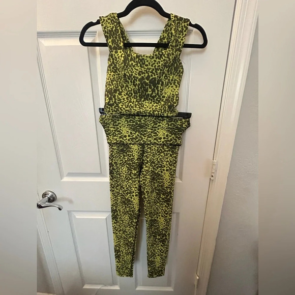 ONA two-piece set - Picture 3 of 9